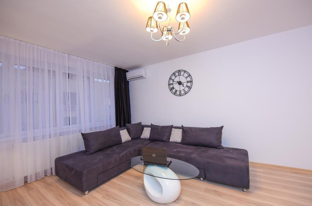 Tower By Grand Accommodation Bucarest Extérieur photo